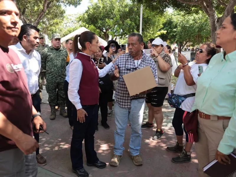 Sheinbaum supervisa entrega de apoyos a damnificados en Veracruz