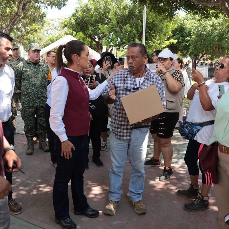 Claudia Sheinbaum supervisa entrega de ayuda a damnificados en Veracruz