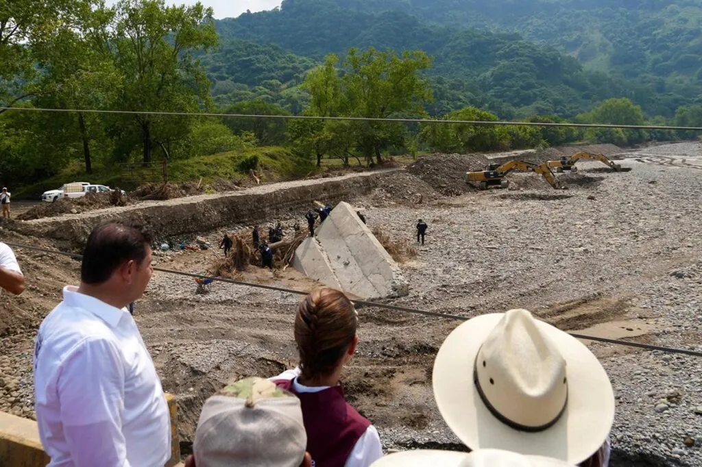 Sheinbaum supervisa limpieza de Pantepec junto con el gobernador de Puebla