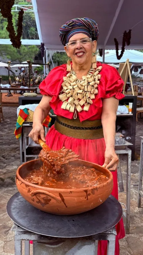 ¿Sin planes para este fin? Cocineras tradicionales y mezcaleros te esperan en Morelia en Boca-3