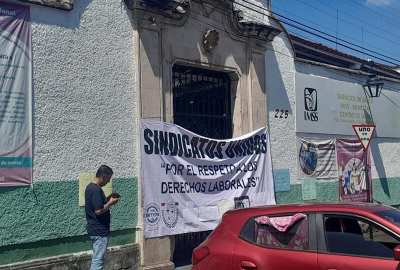 Sindicatos de salud toman oficinas de la SSM, exigen uniformes, estabilidad laboral