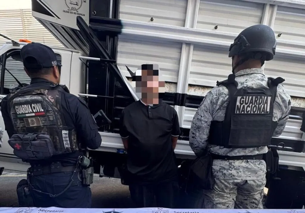 SSP asegura a hombre con arma y presunto combustible ilegal en Huandacareo