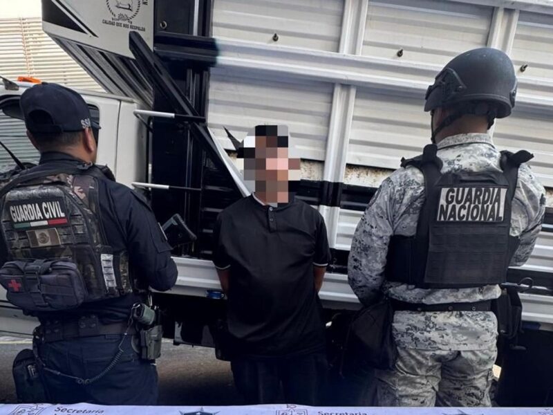 SSP asegura a hombre con arma y presunto combustible ilegal en Huandacareo