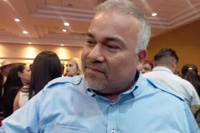 Suaviza Jesús Mora disputa con Leonel Godoy por rumbo de Morena Michoacán en 2027