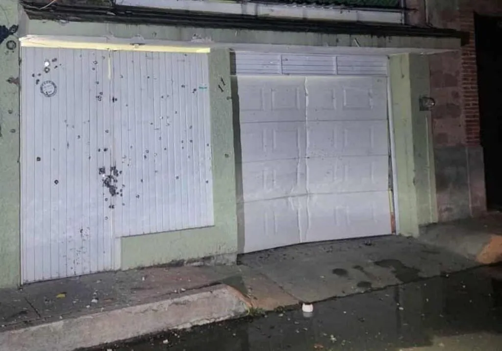 Sujetos armados rafaguean la fachada de un domicilio en Huandacareo