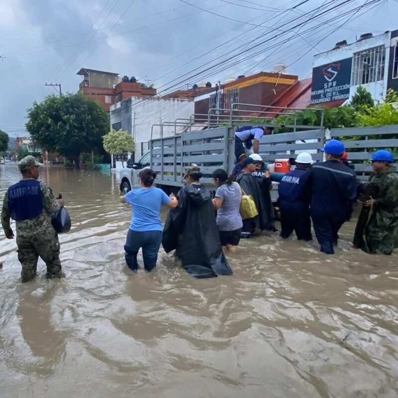 Aumentan a 47 los fallecidos por inundaciones en México