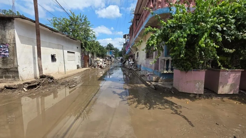 Suman 76 personas fallecidas en 5 entidades afectadas por las inundaciones en México