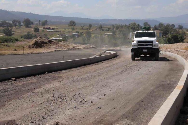 Supervisa Bedolla ampliación de av. Amalia Solórzano; registra avance del 65%