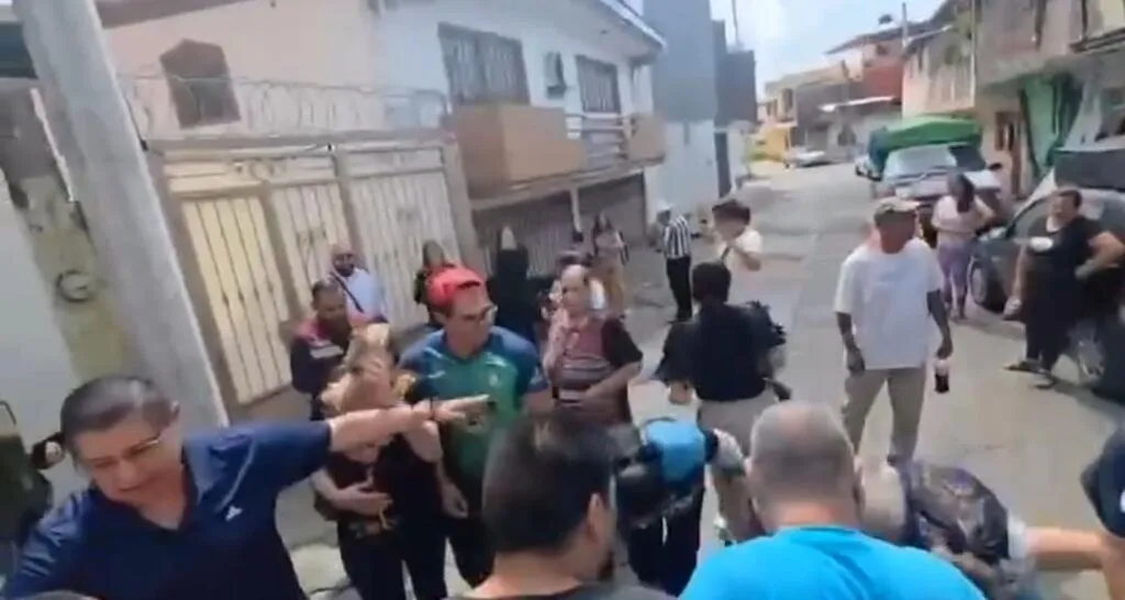 Termina en golpes asamblea interna de Morena en Uruapan