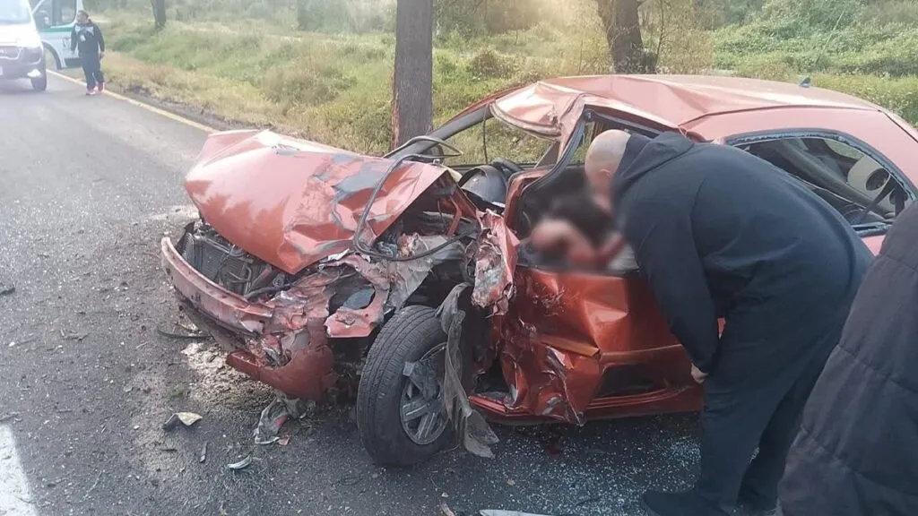 Un accidente en Huiramba, sobre la carretera Morelia-Pátzcuaro, dejó a un conductor muerto hoy