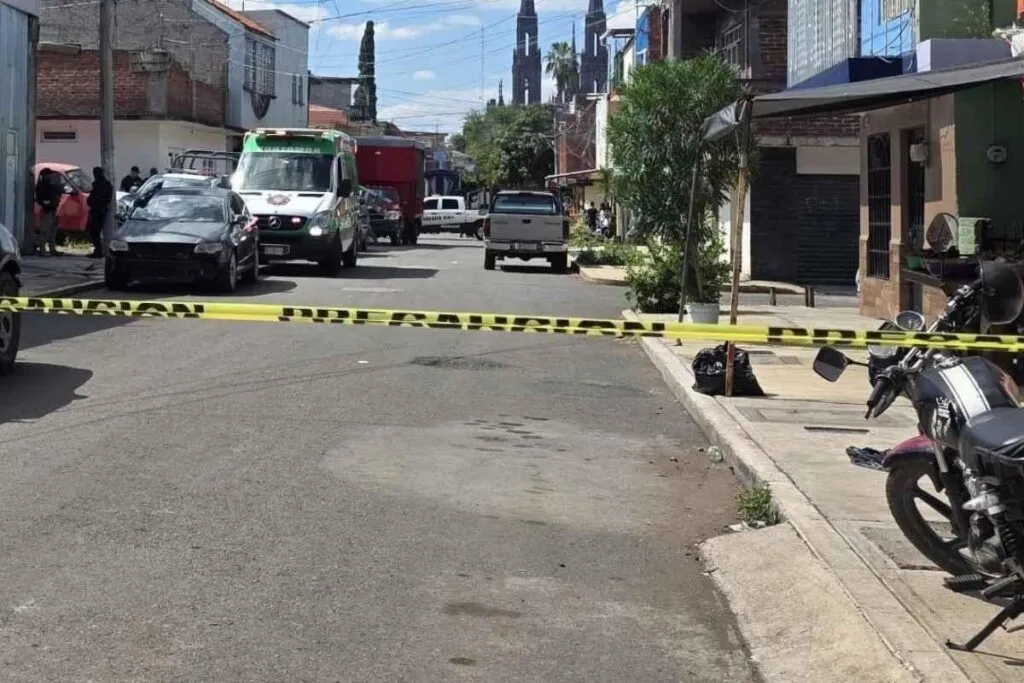 Un joven fue localizado sin vida en un terreno baldío de Zamora, víctima de varios disparos, asesinado