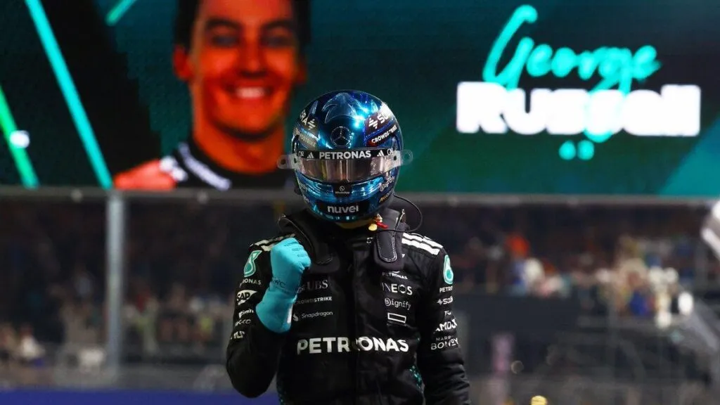 Un sorprendente Russell arrebata y se queda con la pole para el Gran Premio de Singapur-2