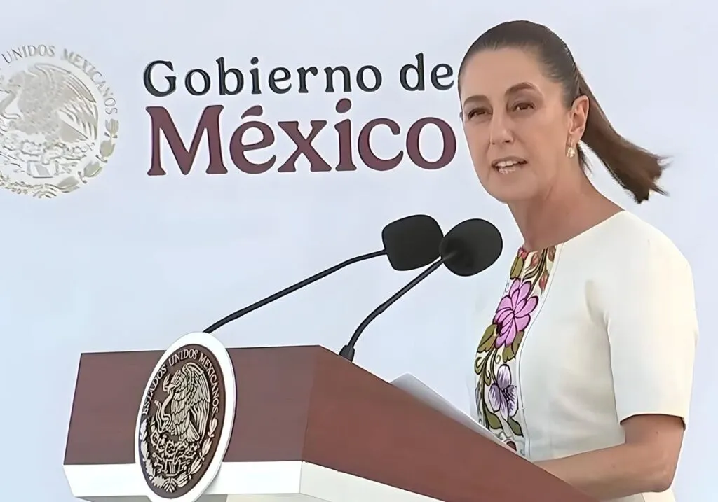 Valores profundos y no lujos superfluos, recomienda Sheinbaum a servidores públicos
