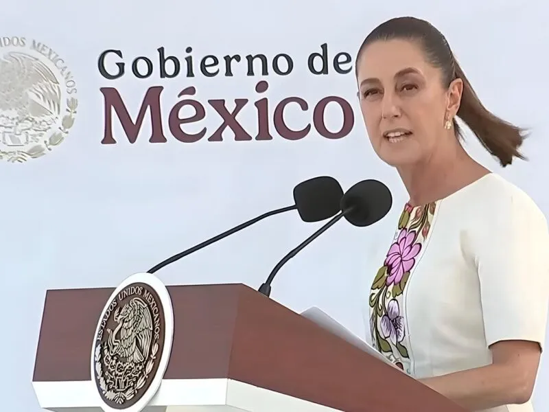 Valores profundos y no lujos superfluos, recomienda Sheinbaum a servidores públicos