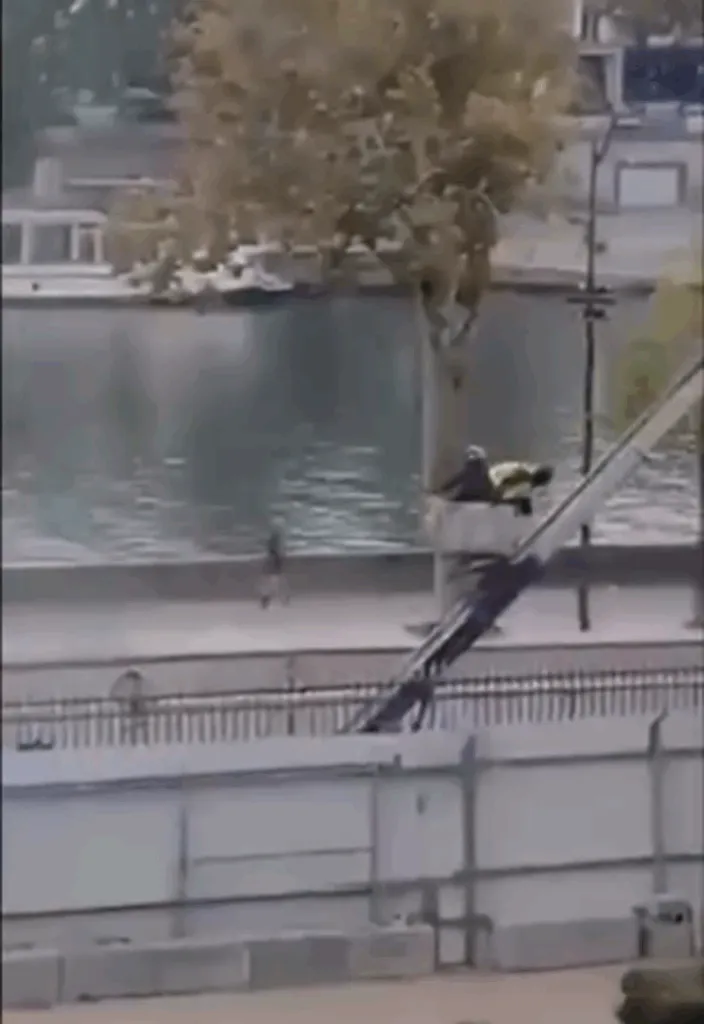 video muestra la fuga de los ladrones de joyas del Museo Louvre