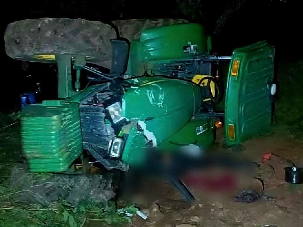 volcadura de tractor deja un muerto y dos heridos en Puruándiro