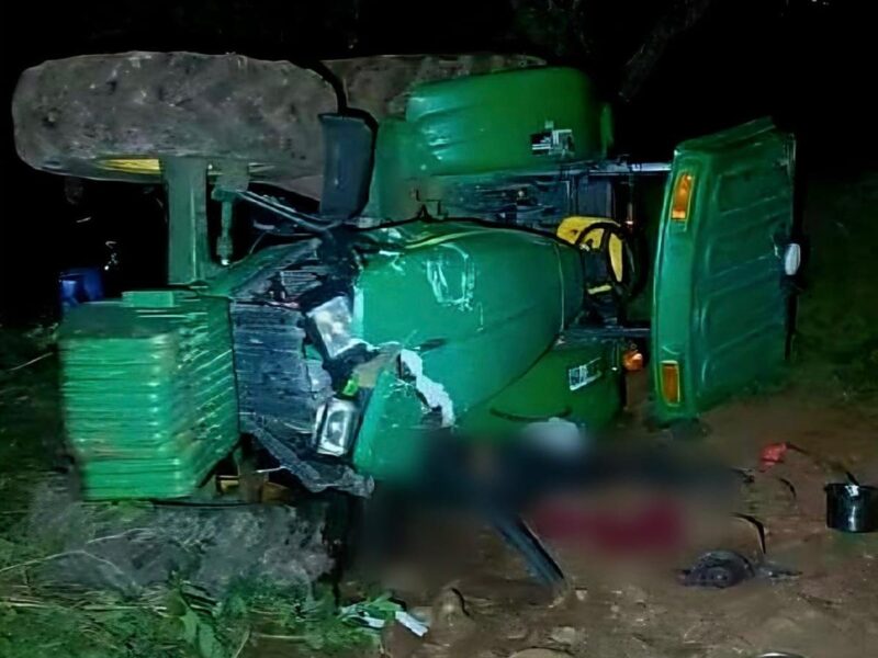 volcadura de tractor deja un muerto y dos heridos en Puruándiro