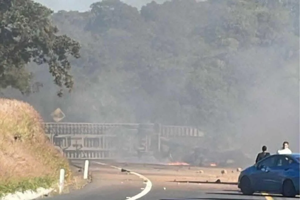 Volcadura de tráiler en autopista Pátzcuaro Copandaro hoy