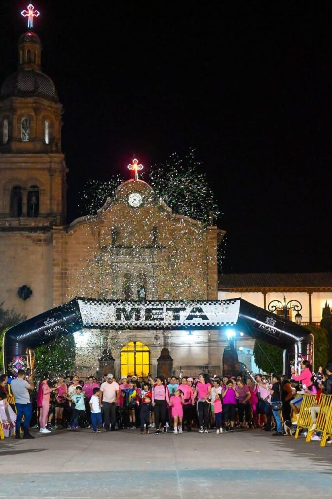 Zacapu se viste de rosa, las “Guerreras de la Esperanza” unen corazones por la prevención del cáncer de mama-1