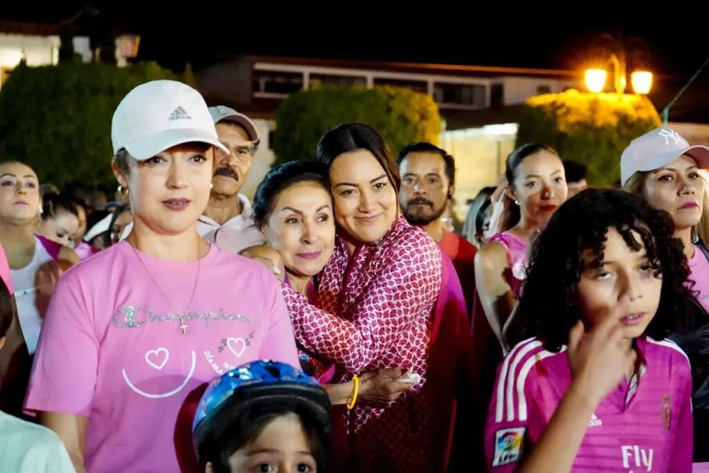 Zacapu se viste de rosa, las “Guerreras de la Esperanza” unen corazones por la prevención del cáncer de mama