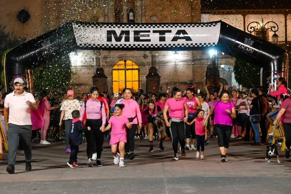 Zacapu se viste de rosa, las “Guerreras de la Esperanza” unen corazones por la prevención del cáncer de mama-2