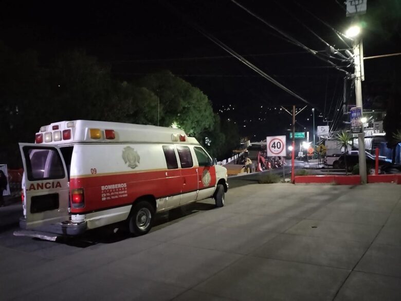 Accidente vehicular en Zitácuaro deja a dos personas lesionadas