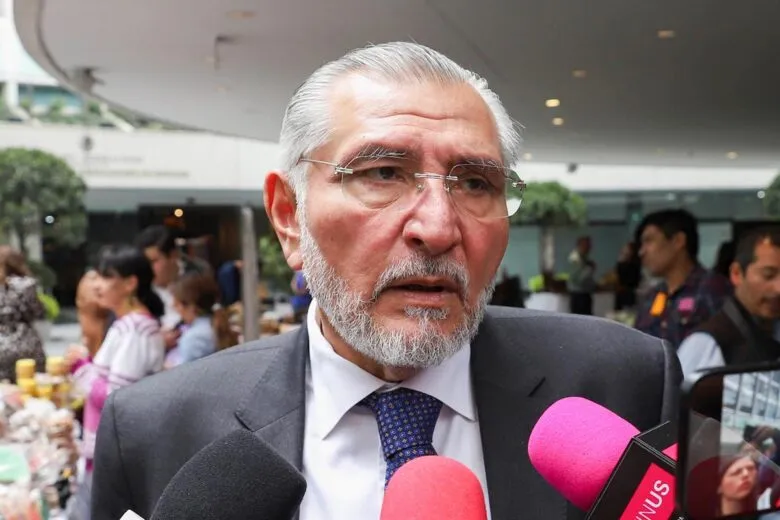 Adán Augusto López asegura que no supo que empresa de su conocido fue investigada por "huachicol"