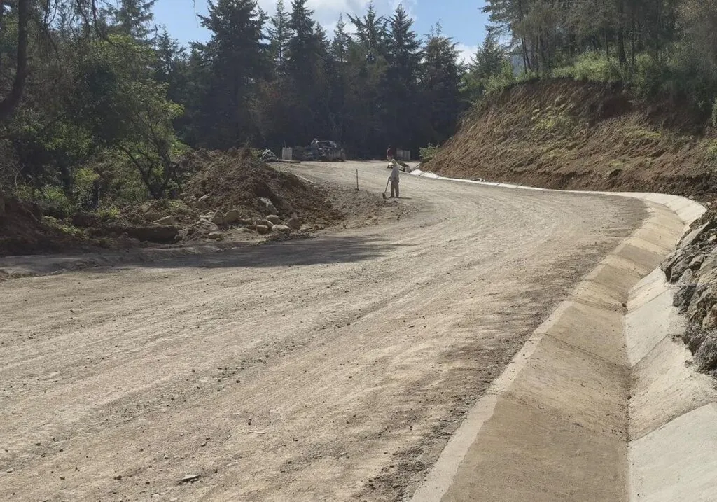 Al 80 % segunda etapa del camino Aguililla-Dos Aguas: Rogelio Zarazúa