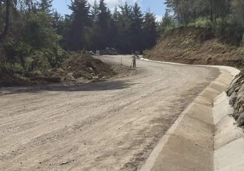 Al 80 % segunda etapa del camino Aguililla-Dos Aguas: Rogelio Zarazúa