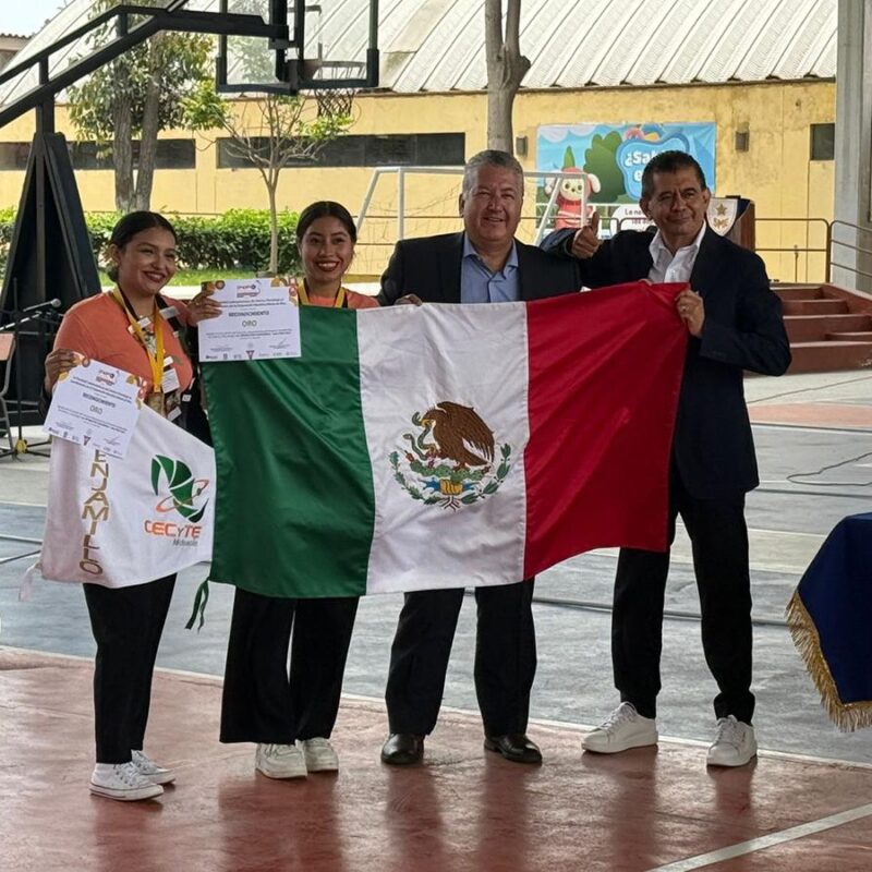 Alumnas del Cecytem Penjamillo ganan oro internacional con su proyecto científico en Perú