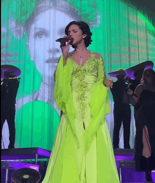 Ángela Aguilar arranca su gira ‘Libre Corazón’ entre emociones, críticas y comparaciones con Cazzu