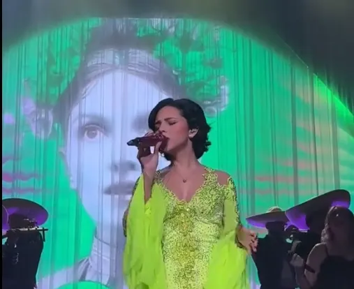 Ángela Aguilar arranca su gira ‘Libre Corazón’ entre emociones, críticas y comparaciones con Cazzu