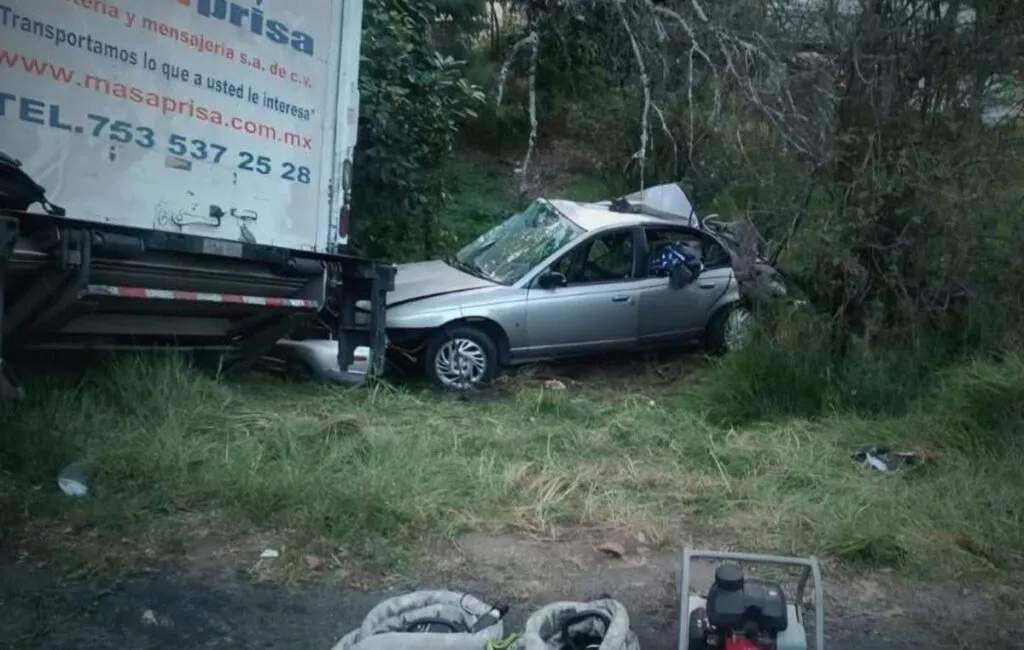 Aparatoso accidente cobra la vida de dos jóvenes en el municipio de Hidalgo, Michoacán-1