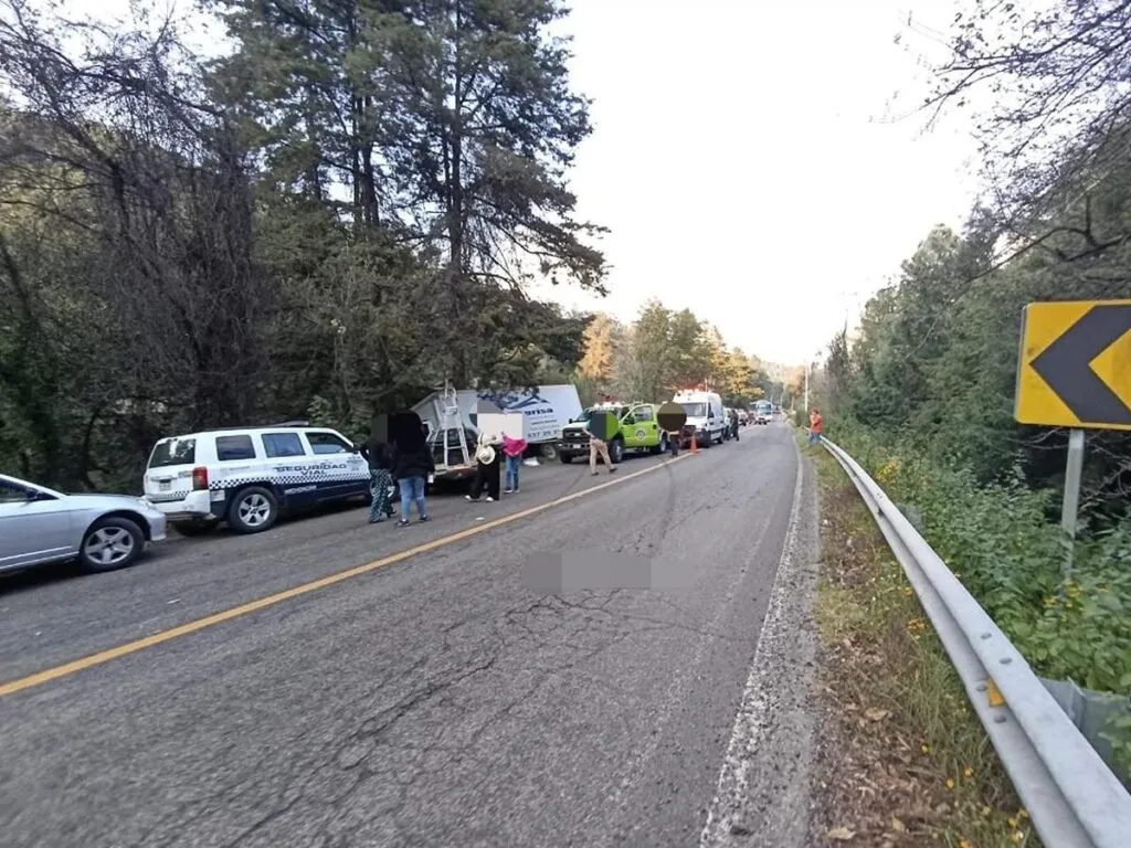 Aparatoso accidente cobra la vida de dos jóvenes en el municipio de Hidalgo, Michoacán