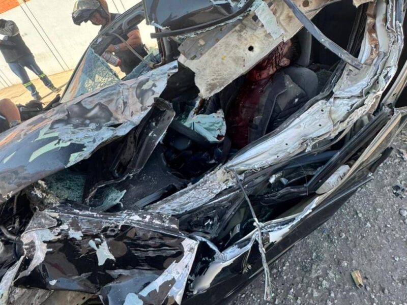 Aparatoso accidente en la Morelia-Salamanca deja a conductor herido de gravedad