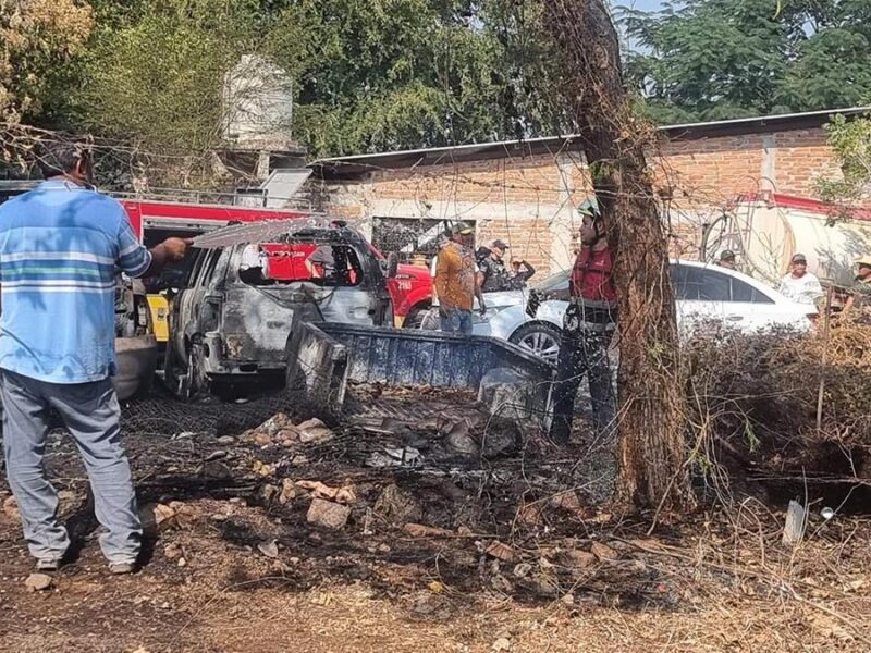 Arde taller de hojalatería en Huetamo; solo reportan daños materiales