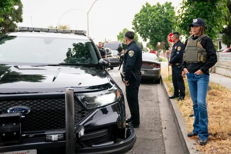 Arrestan a 21 manifestantes afuera de instalaciones de ICE en Chicago