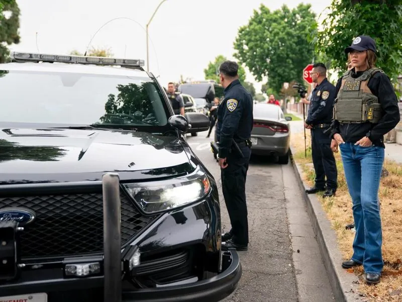 Arrestan a 21 manifestantes afuera de instalaciones de ICE en Chicago