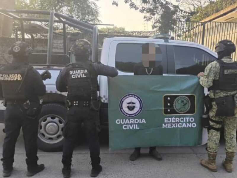 Asegurados dos hombres, un arma de fuego y droga en Apatzingán: SSP