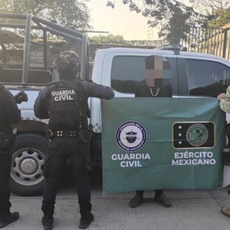 Asegurados dos hombres, un arma de fuego y droga en Apatzingán: SSP
