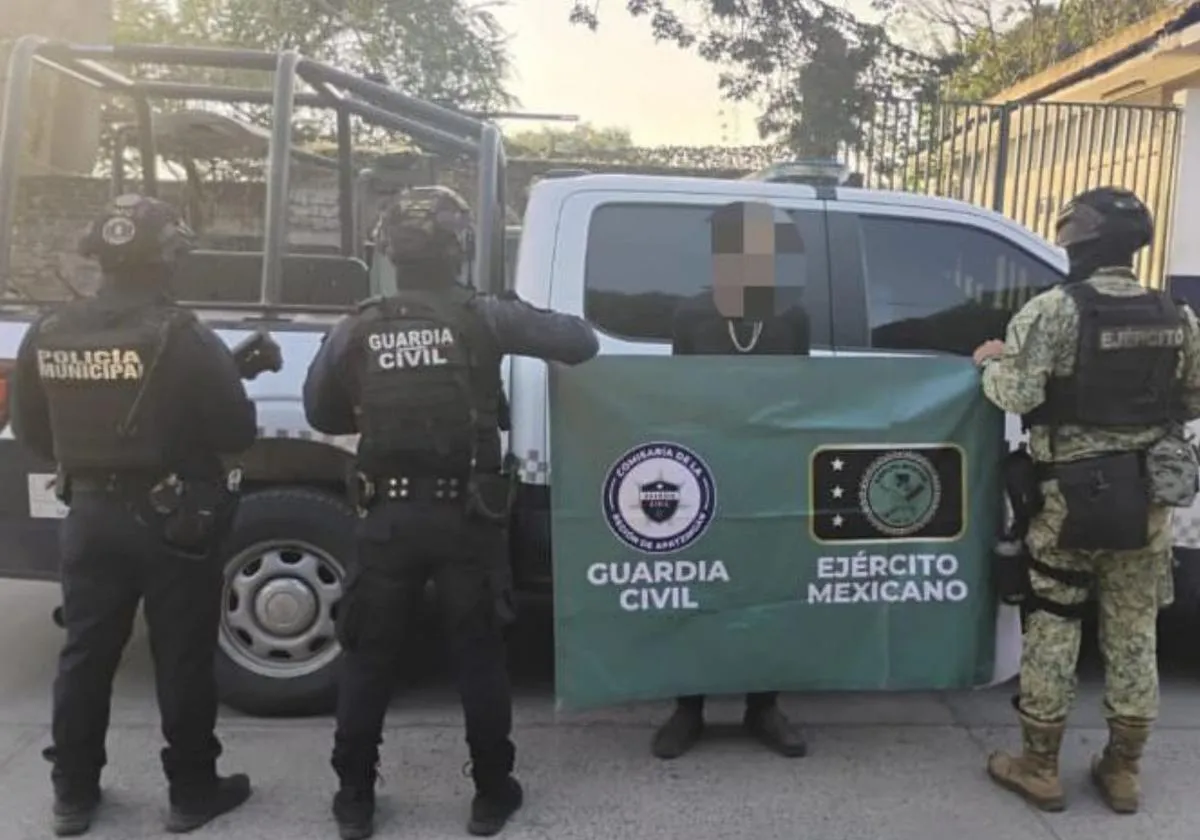 Asegurados dos hombres, un arma de fuego y droga en Apatzingán: SSP