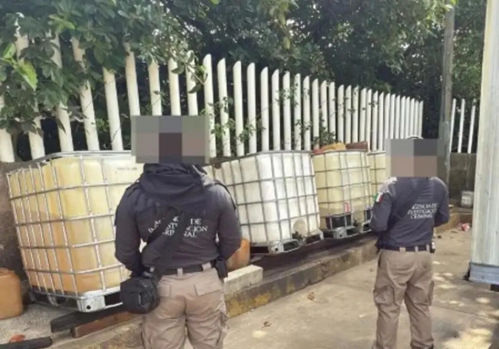 Aseguran casi 2 mil 500 litros de presunto "huachicol" en Veracruz