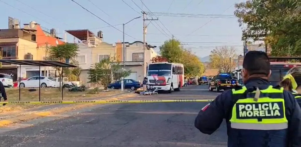 Ataque armado contra transporte público deja 5 heridos y un muerto en Villas de la Loma, Morelia