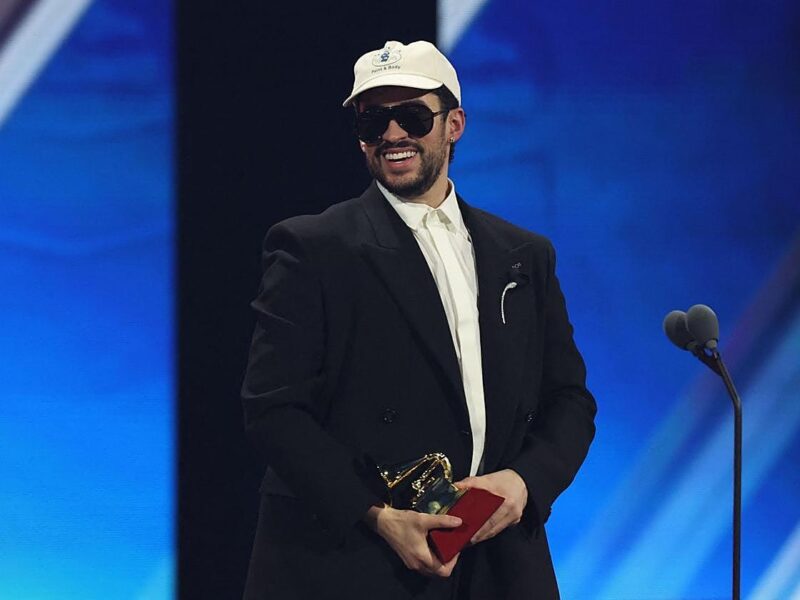 Bad Bunny arrasa en los Latin Grammy 2025: una noche de gloria, emociones y controversias