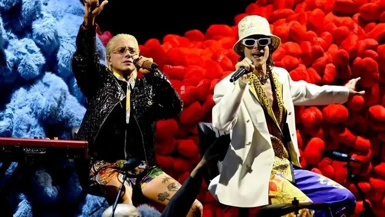 Bad Bunny arrasa en los Latin Grammy 2025