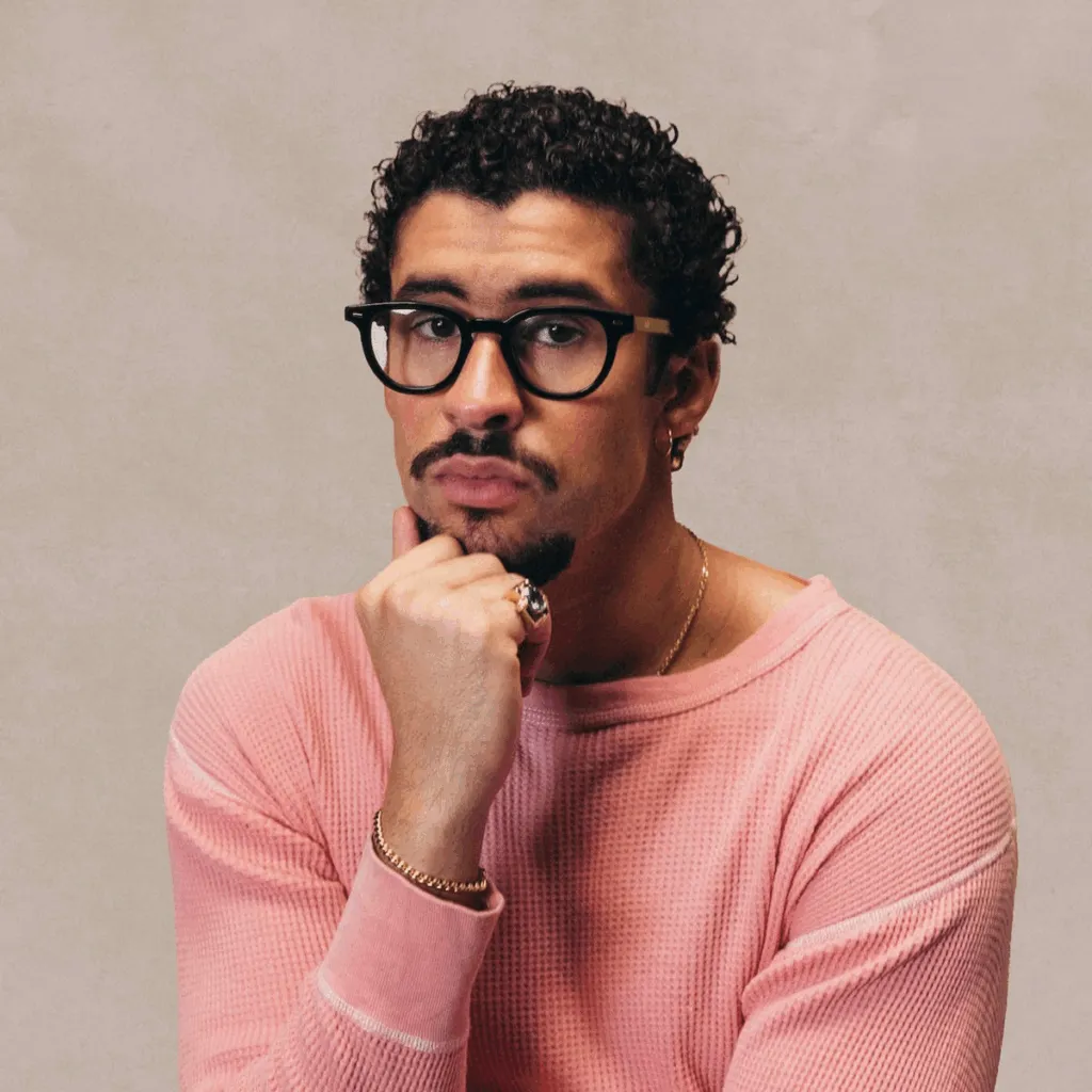 Bad Bunny lidera los Latin Grammy 2025 entre elogios, polémicas