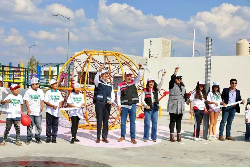Bedolla inaugura parque infantil en Zamora, Michoacán-1