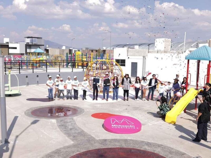 Bedolla inaugura parque infantil en Zamora, Michoacán