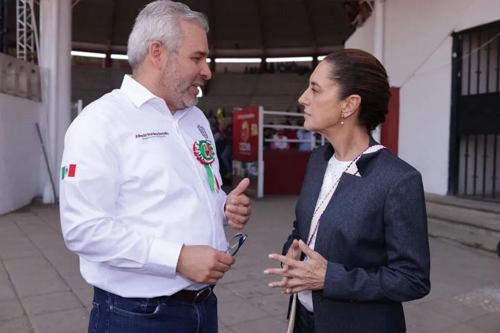 Bedolla y Sheinbaum revisan próxima asignación de becas Gertrudis Bocanegra