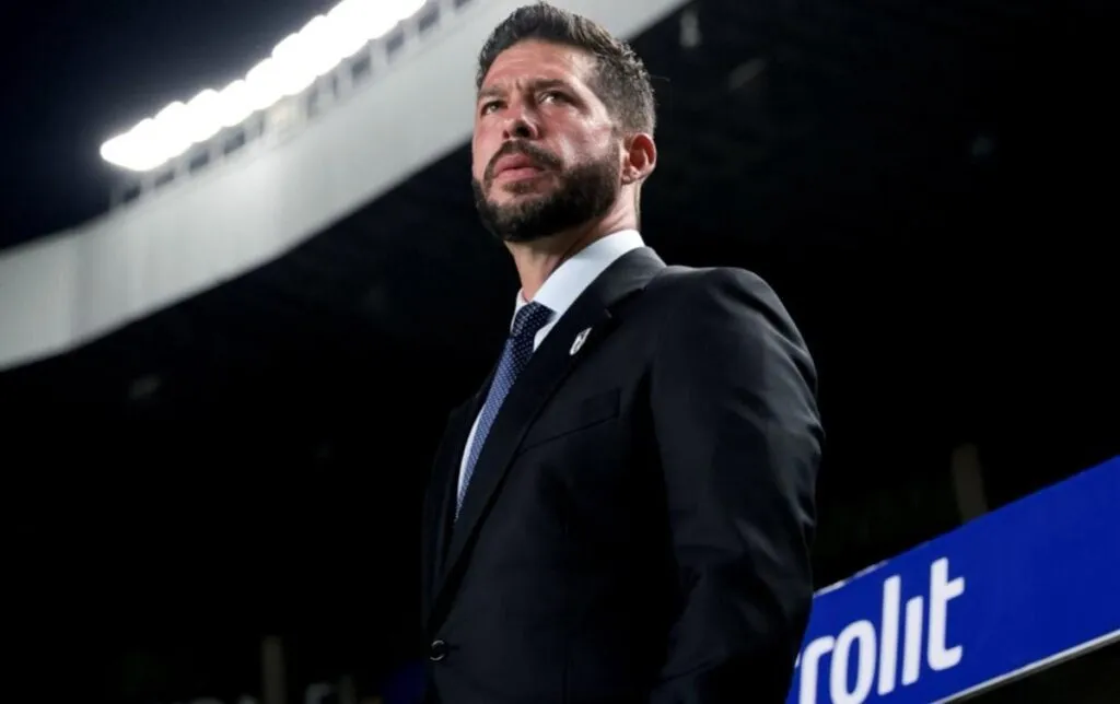 Benjamín Mora es despedido como técnico del club Querétaro